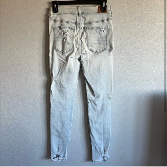 American Eagle Women’s Size 4 Light Wash Distressed Hi-Rise Skinny Jeans - Picture 2 of 3